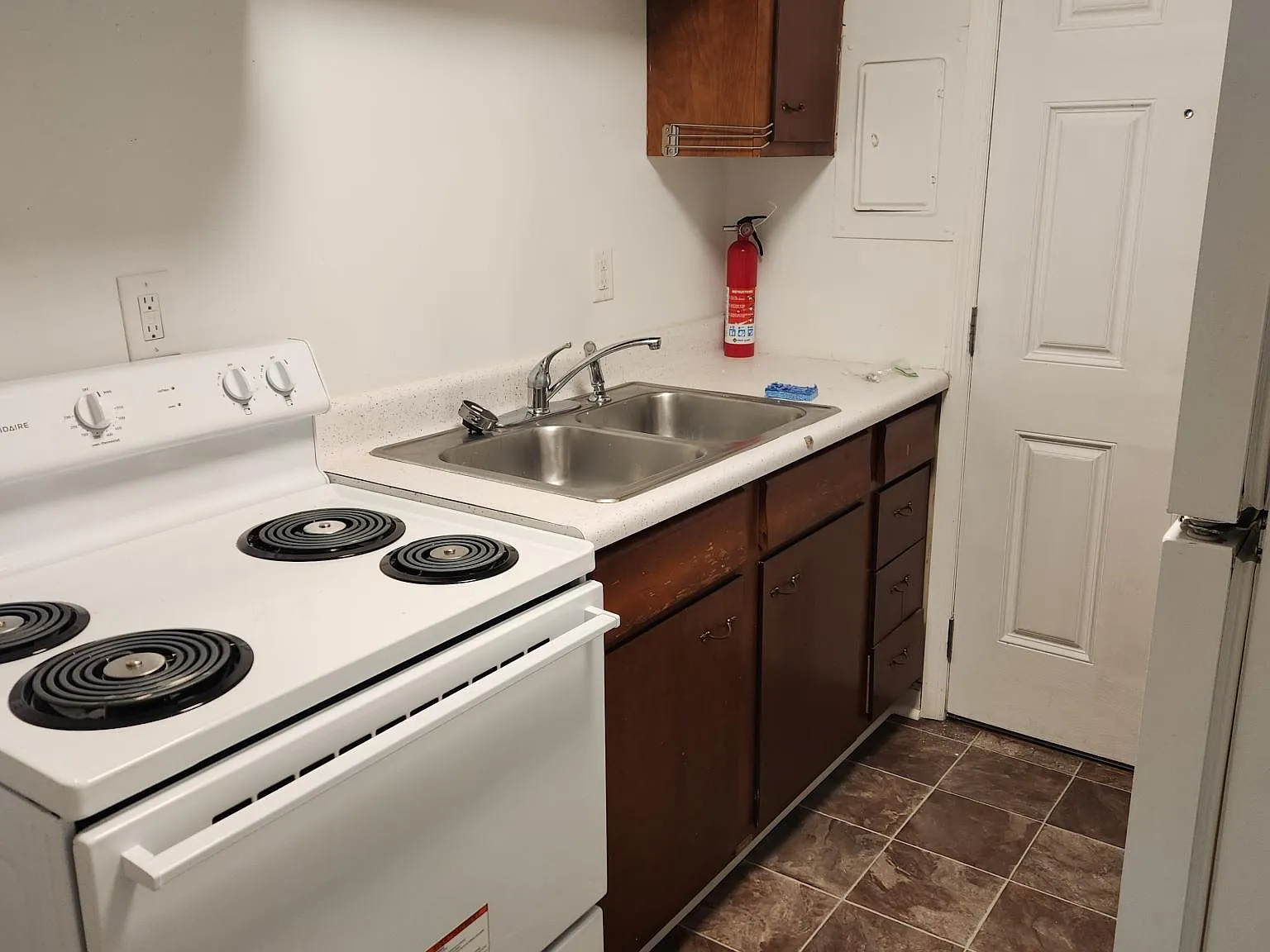 2 bed, 1000 sqft, $995 — Photo 3