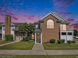 46265 Cavalier Dr, Macomb, MI 48044