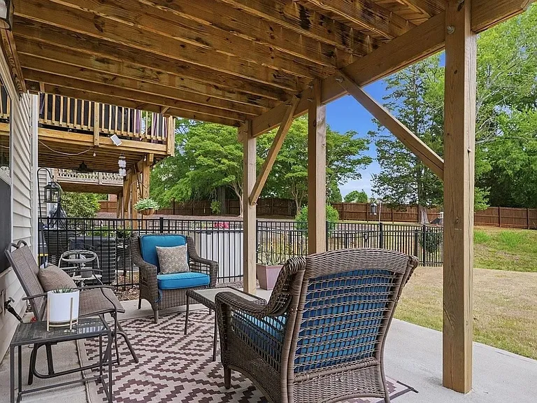 2527 Grantham Place Dr — Photo 14