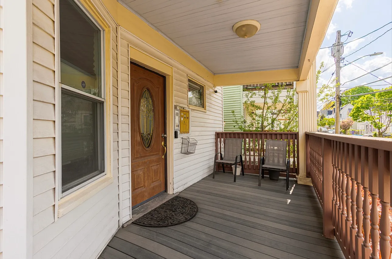 3 bed, 1100 sqft, $2,700 — Photo 2
