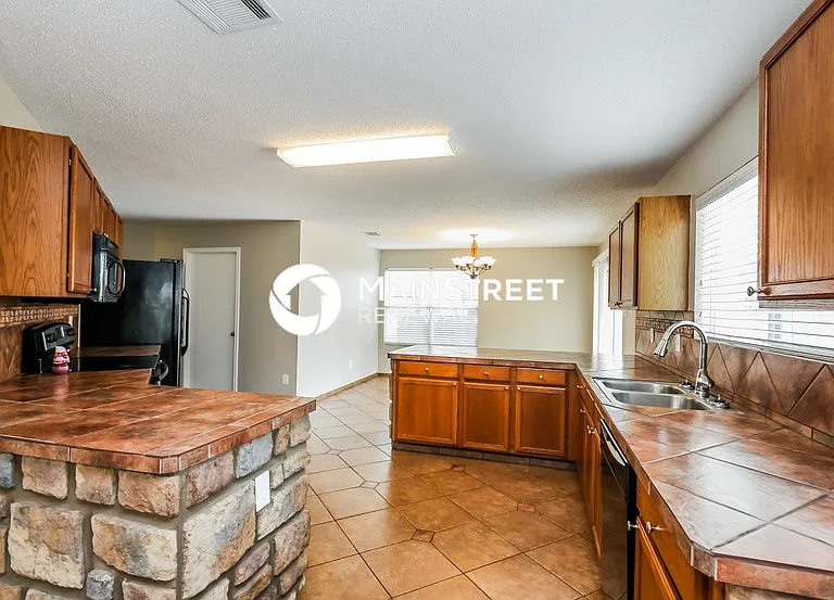 4820 Trail Hollow Dr — Photo 7