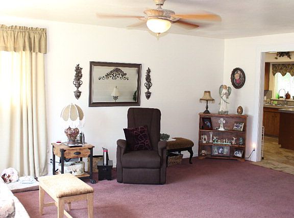 3rd image of 811 Saturn Ave
