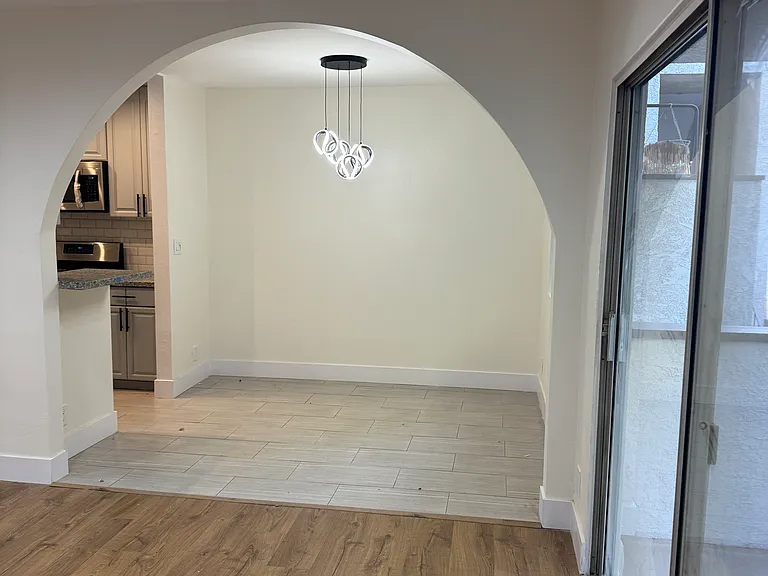 4429 Saugus Ave #3 — Photo 3