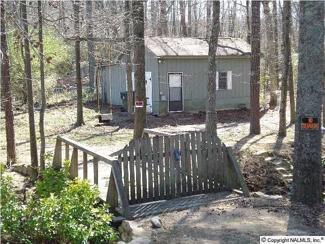 1st image of 205 Meadowood Ln