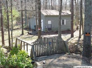 205 Meadowood Ln, Albertville, AL 35950