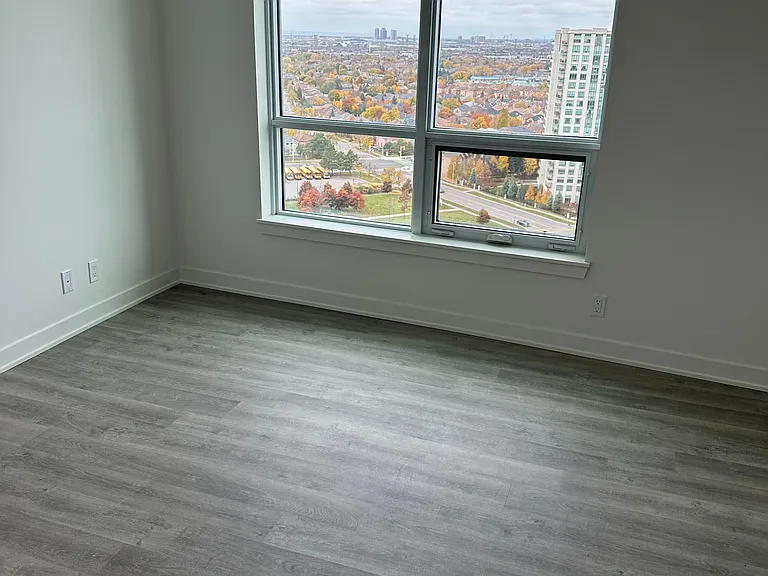 30 Upper Mall Way #1707 — Photo 8