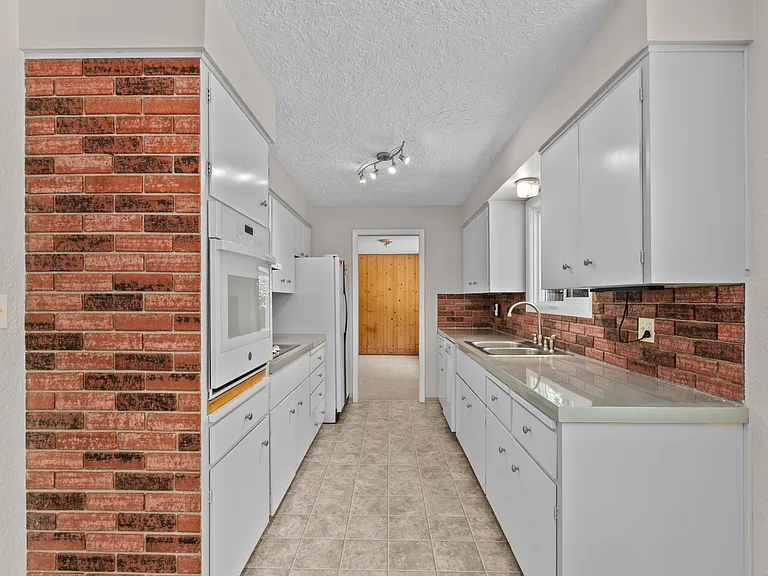 2712 Kentucky St — Photo 9