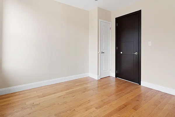 Rented by Safdie Realty Group | media 20