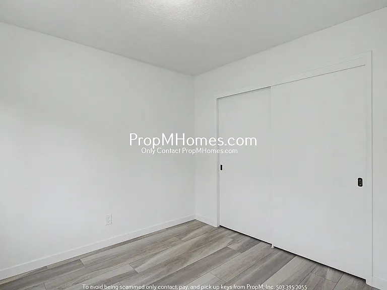 7032 N Burlington Ave — Photo 10