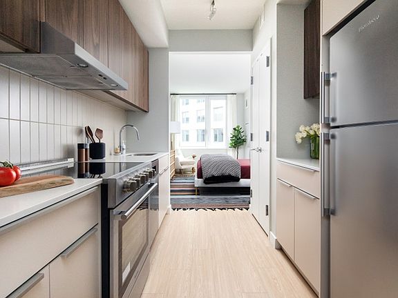4th image of 30-77 Vernon Blvd #534W