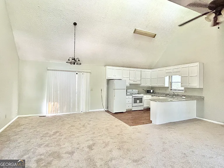 5955 Sutton Pl — Photo 2