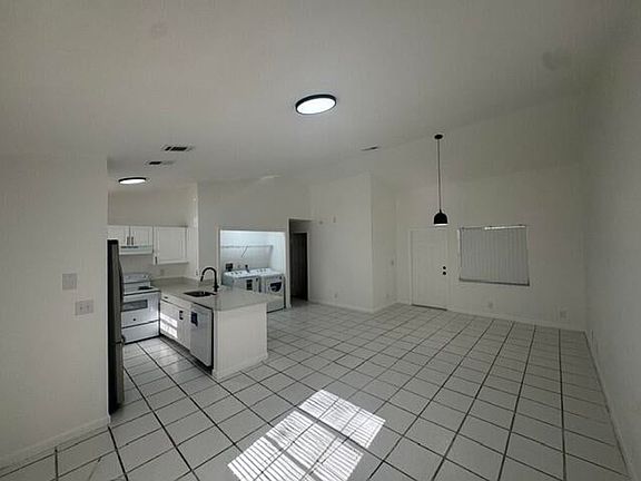 4th image of 1046 Goldenrod Rd #1048