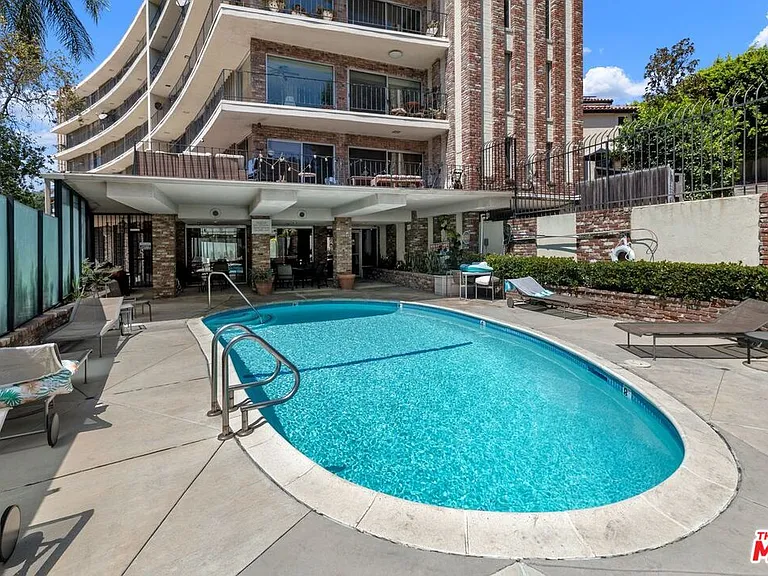 2260 N Cahuenga Blvd #502 — Photo 12