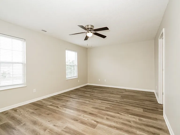524 Grassy Bend Dr — Photo 10