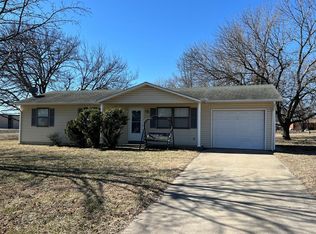 306 Kansas Dr, Iola, KS 66749