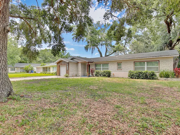 2401 Albert Lee Pkwy — Photo 2