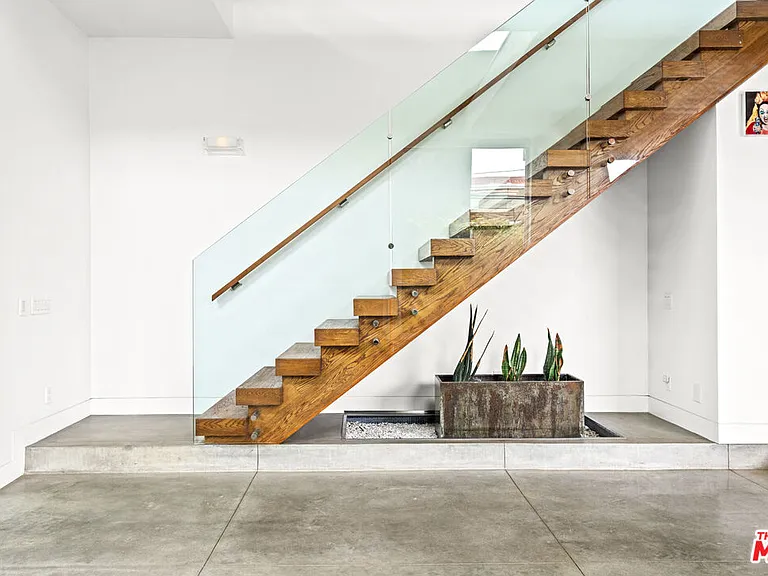 524 Rialto Ave — Photo 8
