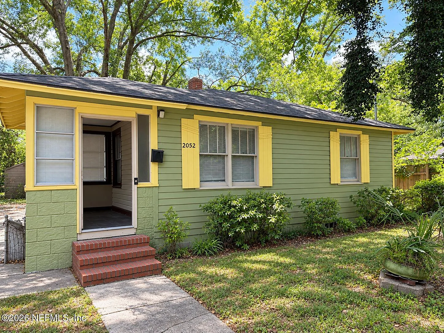 2 bed, 1.0 bath, 652 sqft, $950 — Photo 2