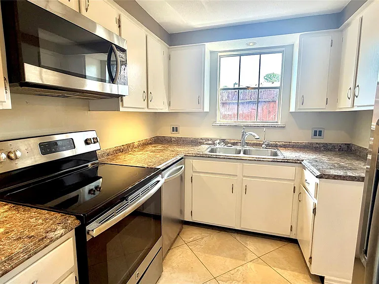 11710 Southlake Dr #16 — Photo 13