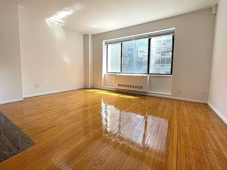 121 E 12th St #3J — Photo 2