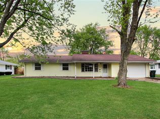 44 Circle Dr, Charleston, IL 61920