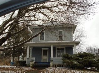 116 4th St, Walnut, IL 61376