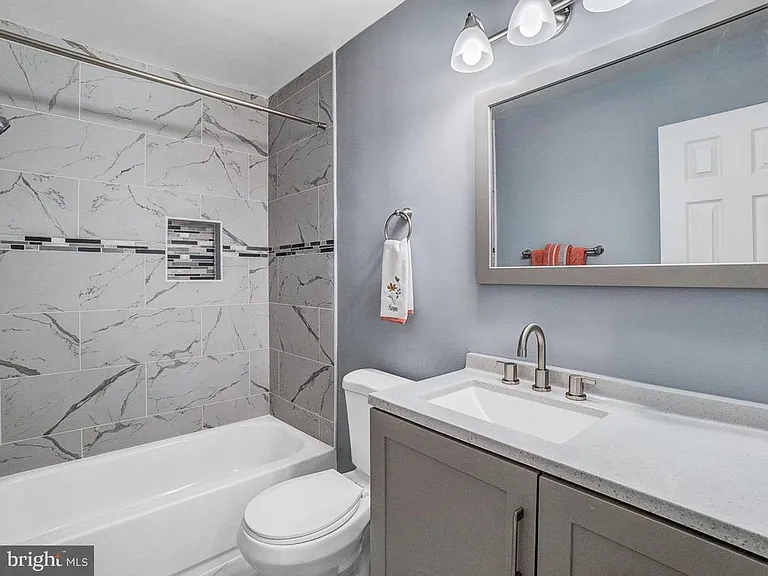 330 Brock Sq — Photo 13