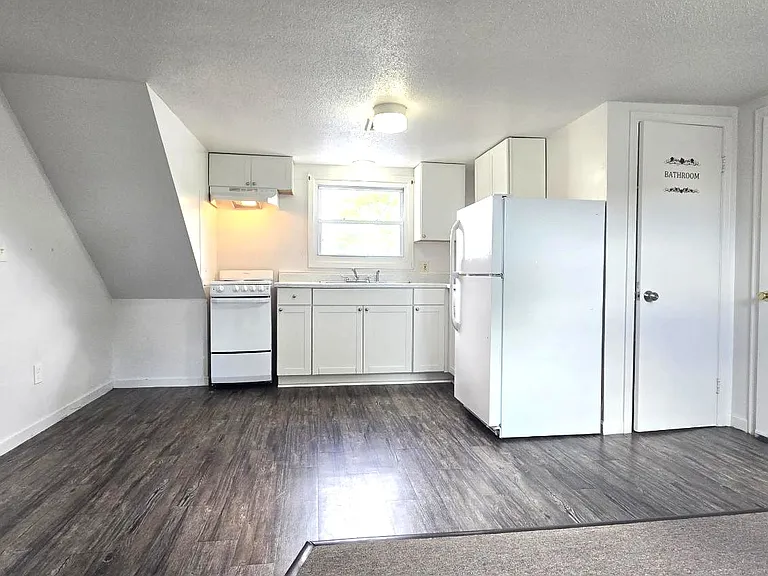 25 Myrtle St #3R — Photo 2