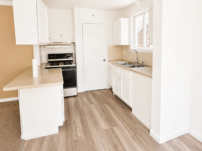 6326 Neff Rd — Photo 5