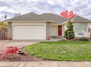 878 29th Ave, Sweet Home, OR 97386