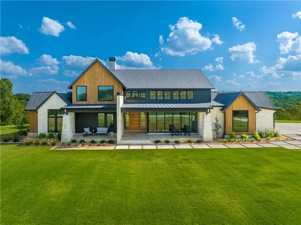 13975 Lake Point Dr, Lowell, AR 72745