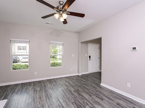 5th image of 1109 Early Rise St