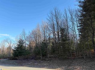 W Trumbull Rd, Maple City, MI 49664