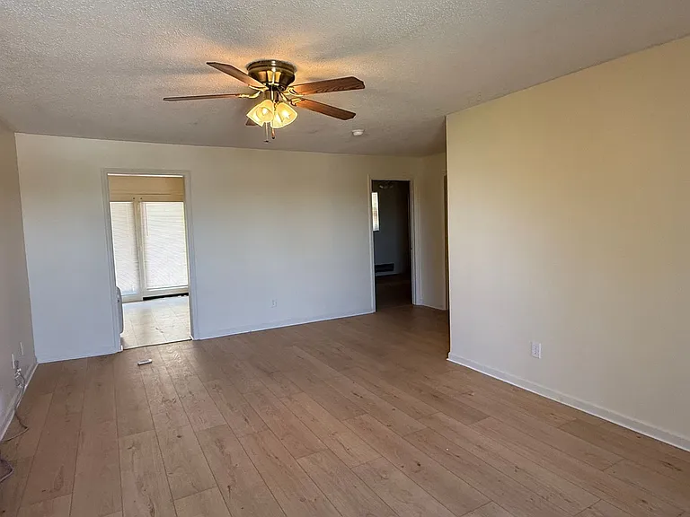 113 Elliott And Scott Cir — Photo 3