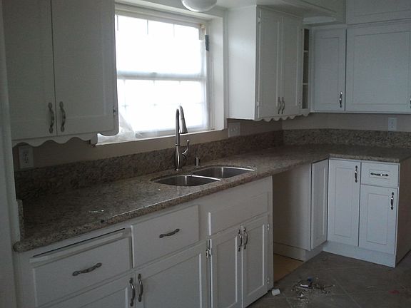 Remodeled Kitchen w/ New Appliances & Granite Counters