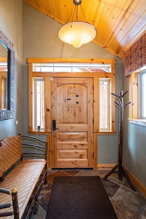 4 bed, 3018 sqft, $7,200 — Photo 2