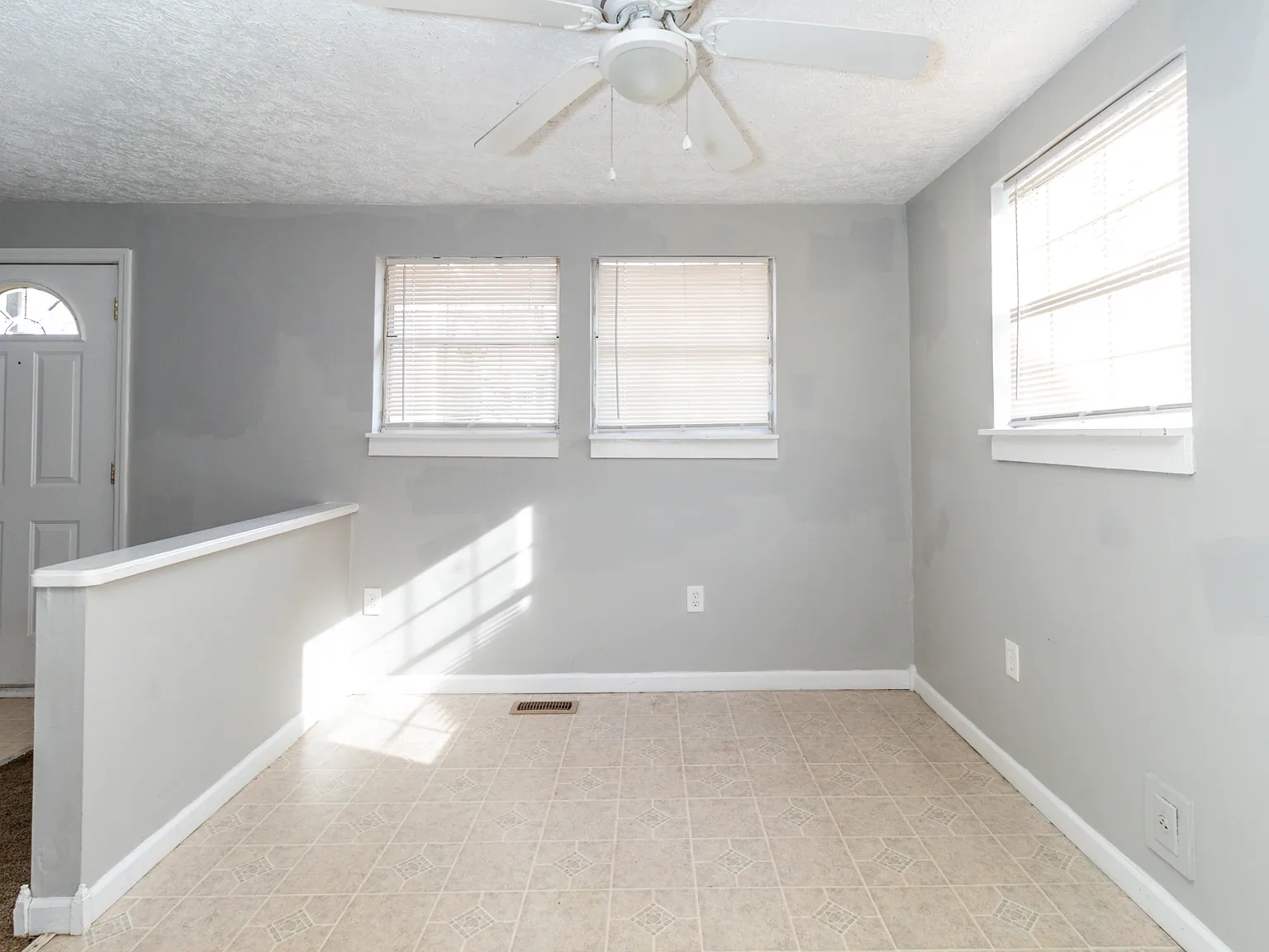 Wynn Avenue - 204 Selling With Mike Y 6 — Photo 3