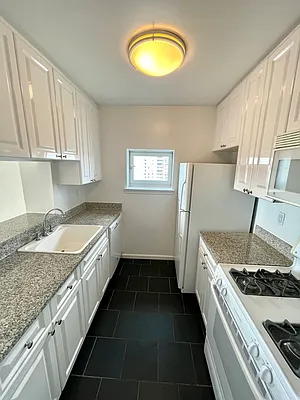 Rented by Addison Property Group | media 19