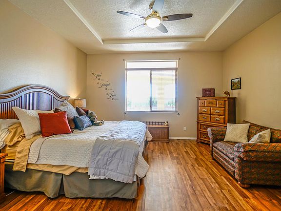 4th image of 36 Western Saddle Dr