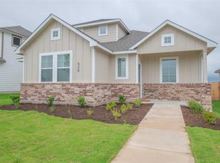 520 Clearlake Dr, Hutto, TX 78634