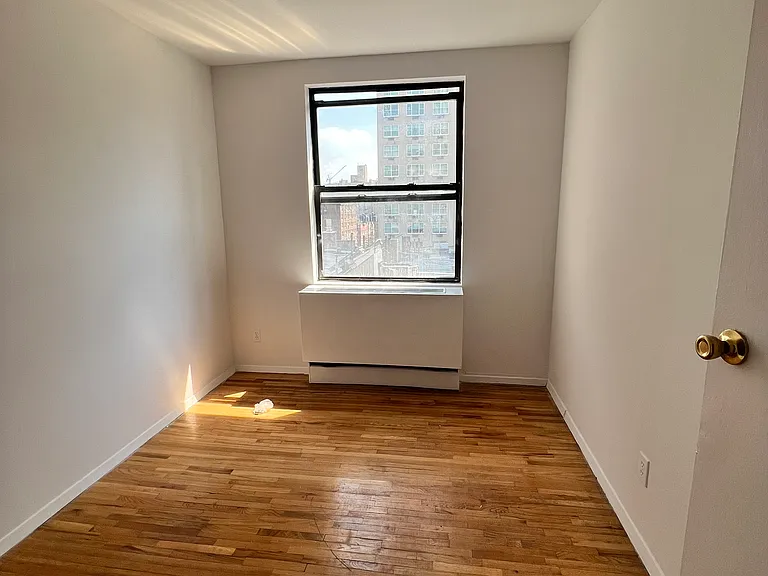 422 E 89th St #7C — Photo 5