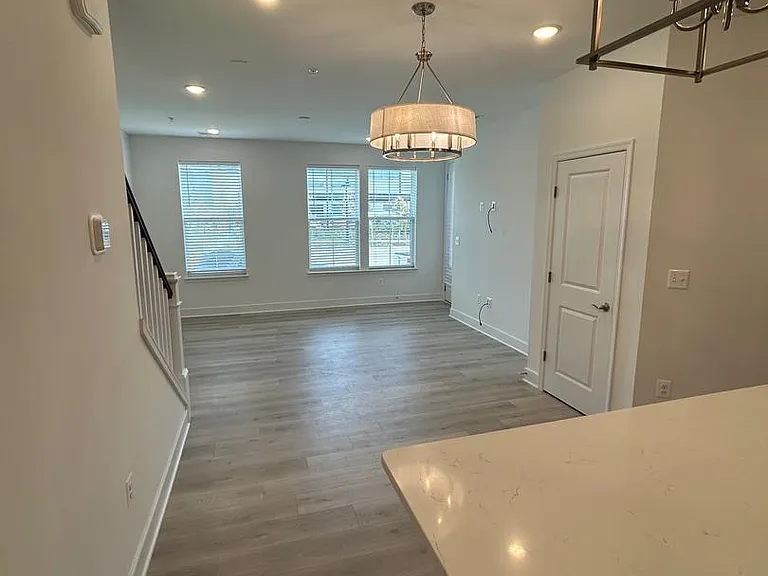 2512 W Peninsula — Photo 6