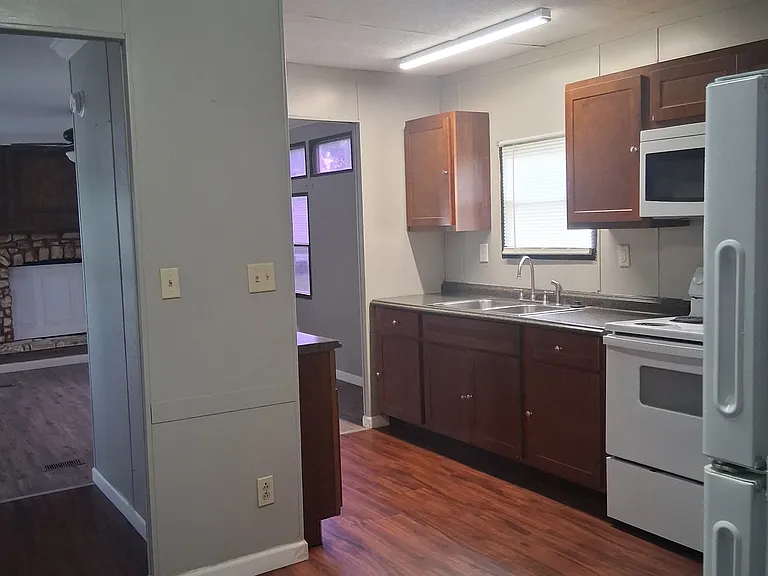 252 Golden Crst — Photo 13