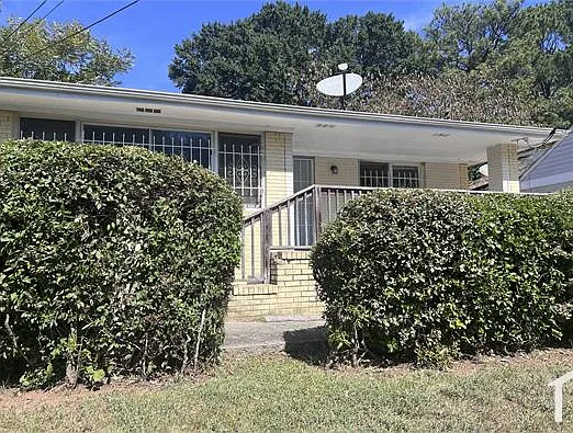 5 bed, 2879 sqft, $3,600 — Photo 2