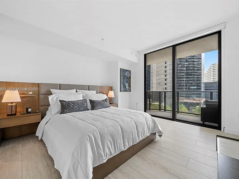 45 SW 9th St #1403 — Photo 11