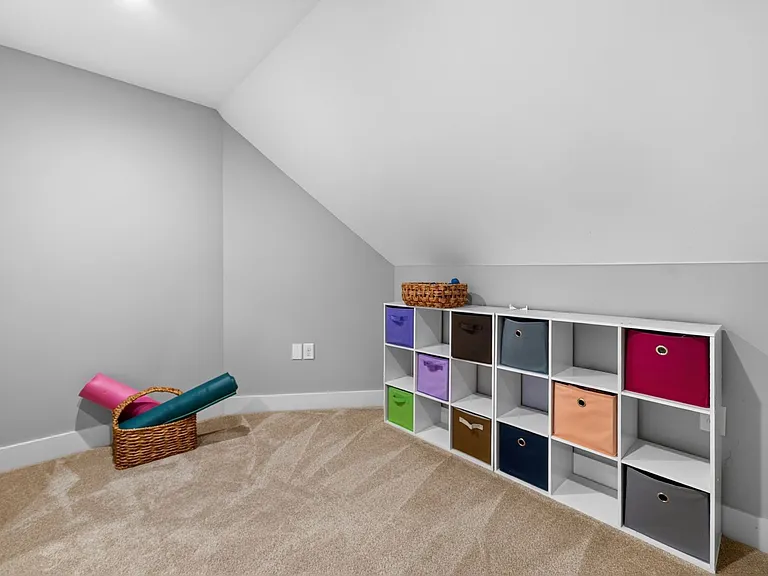 605 W End Cir — Photo 33