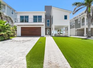 905 Bay Point Dr, Madeira Beach, FL 33708