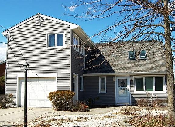 2nd image of 1076 Laurel Blvd