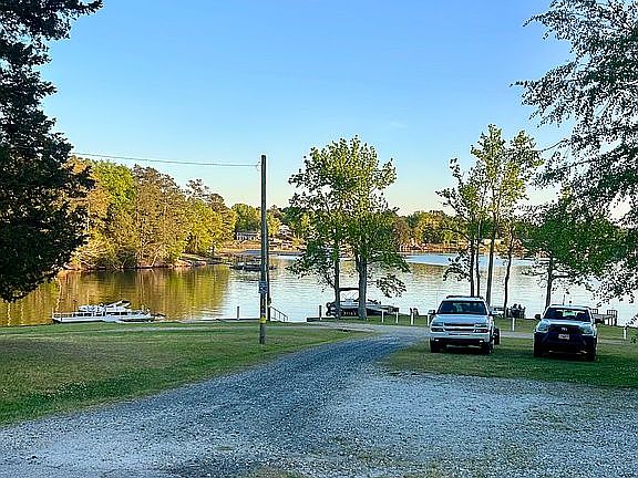 4th image of 729 Point Lookout Rd