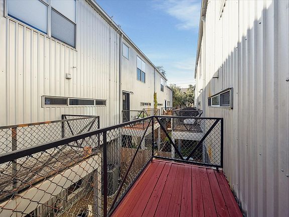 5th image of 1617 Tuam St
